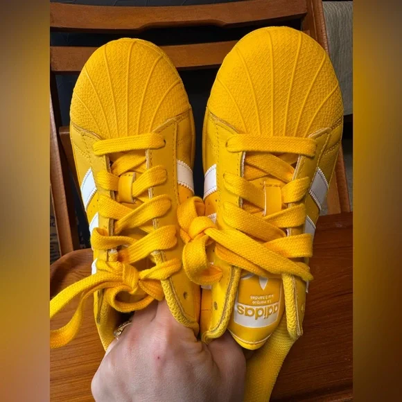Adidas Bold Yellow Superstar XLG - Picture 6 of 9